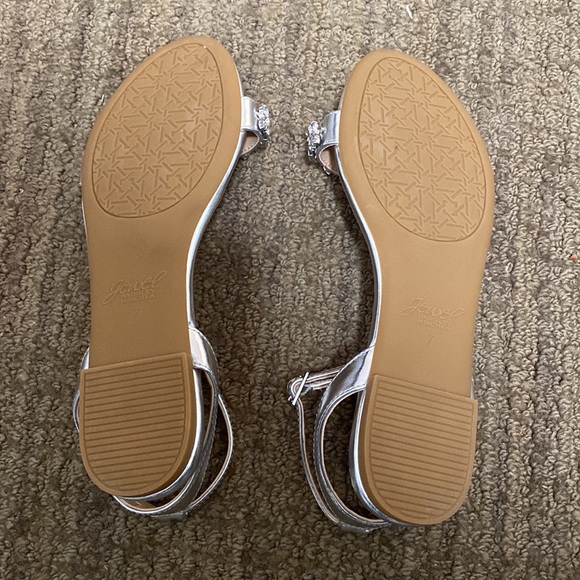 Badgley Mischka Jewel silver flat sandals Sz 7 and 7.5 - Picture 4 of 5